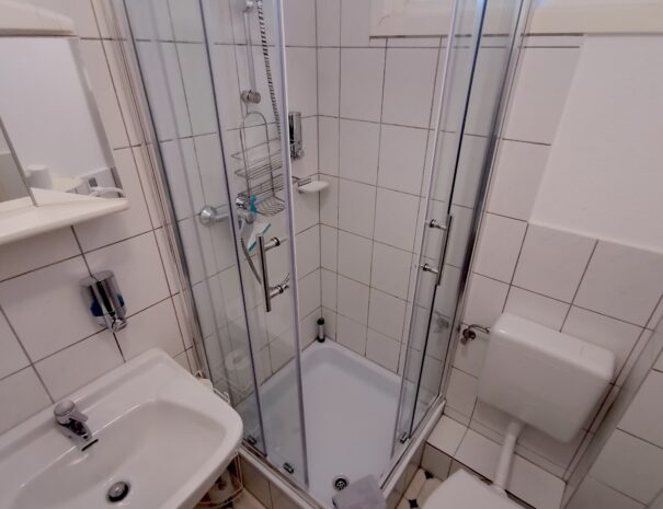 Doppelzimmer-Badezimmer