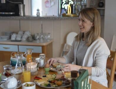 Frühstücken im Vor lauter Bäumen B&B